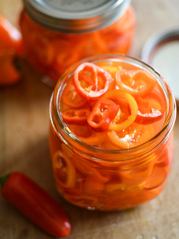 Quick Pickled Sweet Peppers | Homemade Gifts | Pickle Recipe | simplywhisked.com