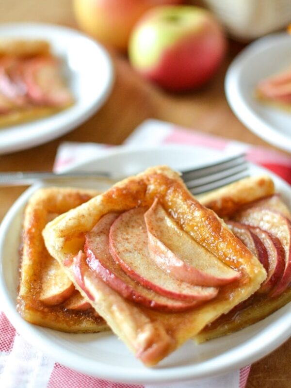 Maple Bourbon Apple Tarts | Gilmore Girls recipe | @simplywhisked