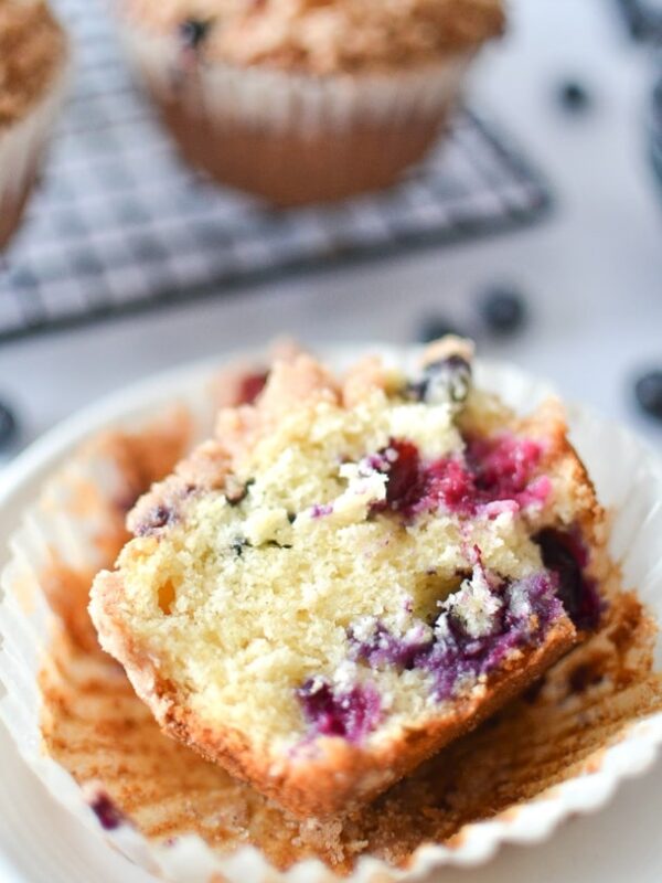 Jumbo Blueberry Crumb Muffins | Gilmore Girls Food | @simplywhisked