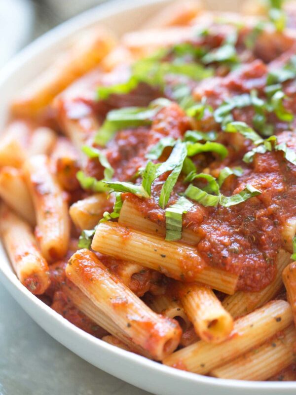 2 Minute Marinara Sauce | Easy marinara sauce, quick pasta sauce, fast dinner recipe, budget dinner recipe | @simplywhisked