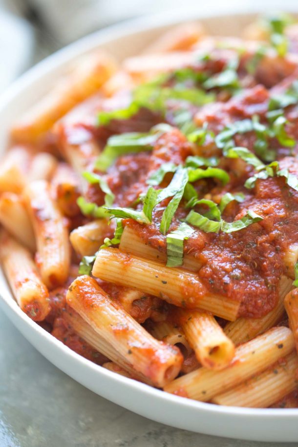 2 Minute Marinara Sauce | Easy marinara sauce, quick pasta sauce, fast dinner recipe, budget dinner recipe | @simplywhisked