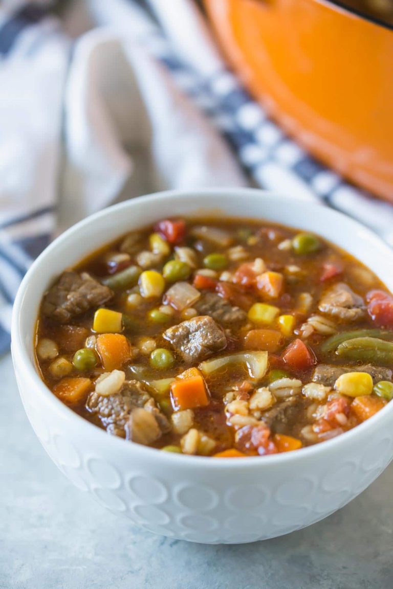 Vegetable Beef Barley Soup | vegetable soup, vegetable beef soup, healthy soup recipe, fall soup recipe | @simplywhisked