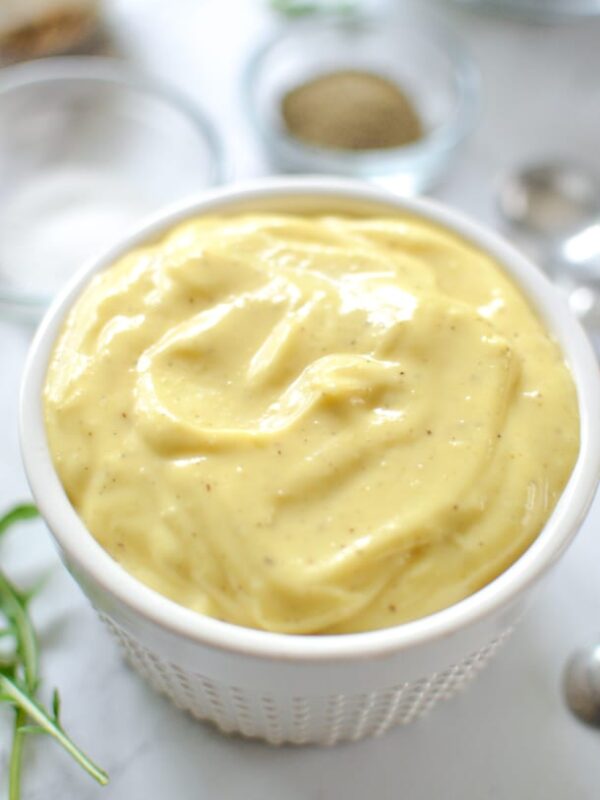 2 Minute Homemade Aioli | homemade mayonnaise, immersion blender mayo, easy aioli, garlic aioli #aioli #mayonnaise #sauce | @simplywhisked