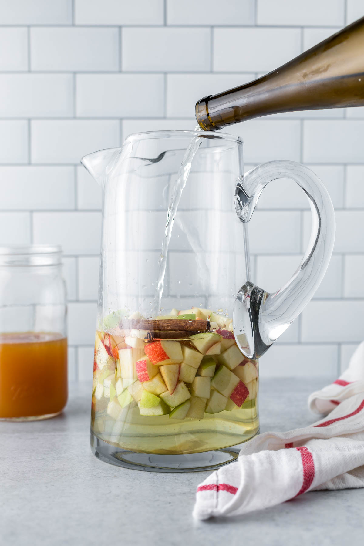 how to make white wine sangria with apples